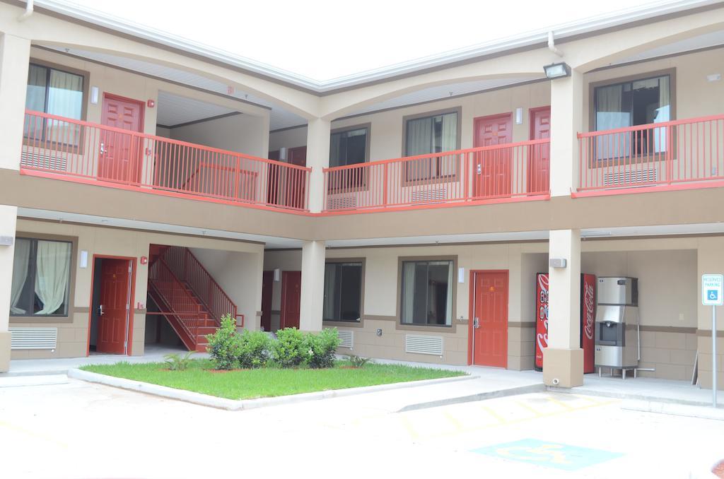 Palace Inn Sam Houston Race Park Extérieur photo