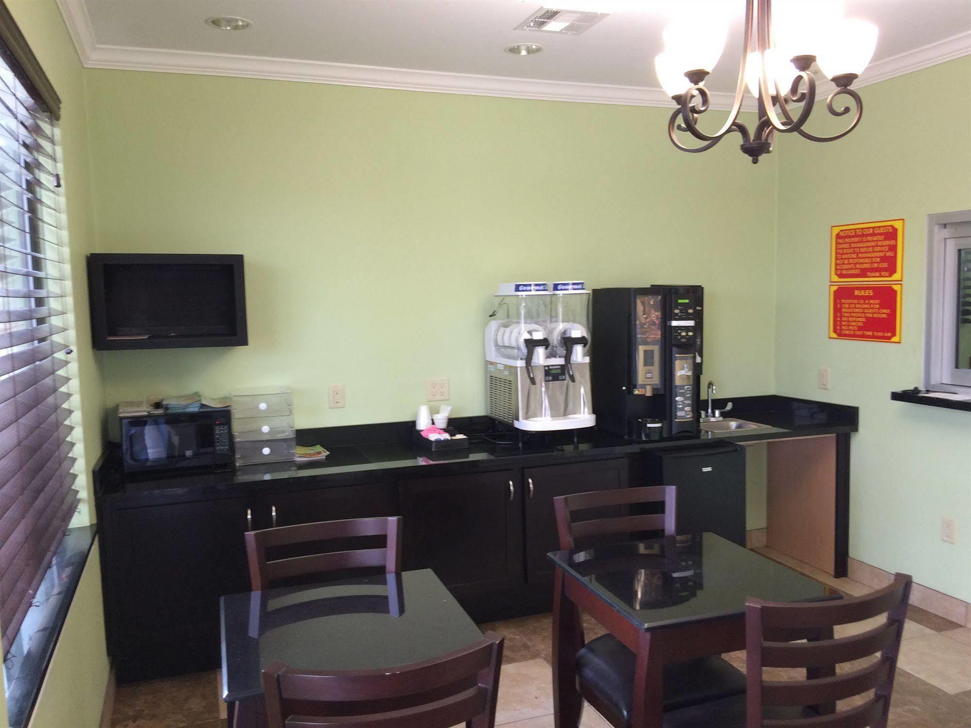 Palace Inn Sam Houston Race Park Extérieur photo